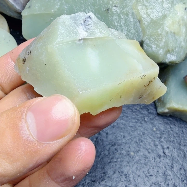 和田玉（糖玉）未镶嵌珠宝奇石