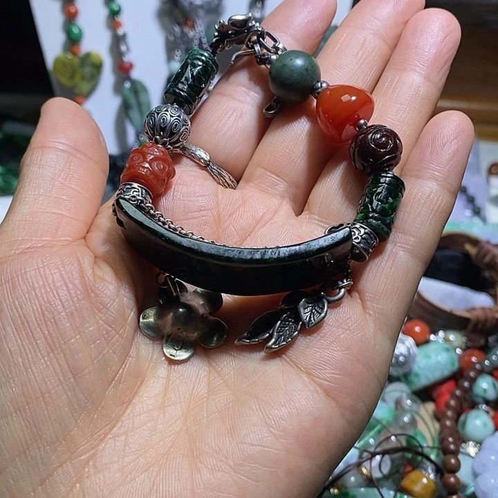 翡翠未镶嵌吊坠(赠链)