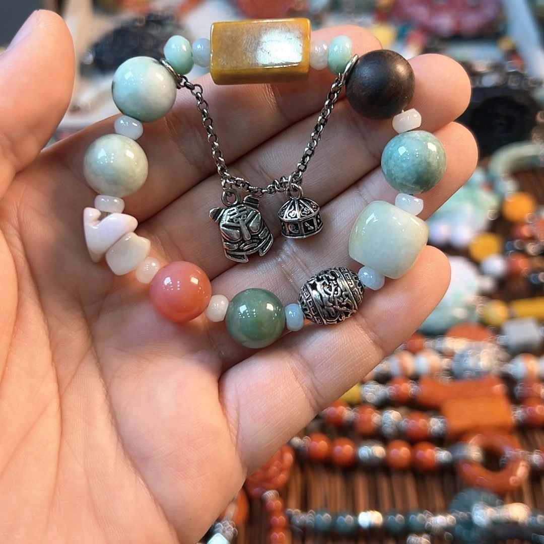 翡翠颈饰未镶嵌手串