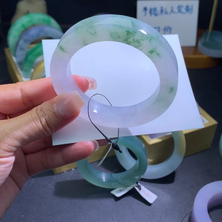 定制翡翠未镶嵌翡翠手镯