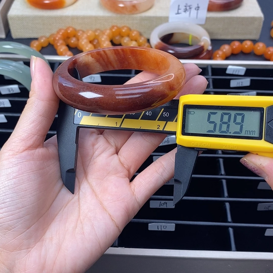 未镶嵌石英质玉（黄龙玉）手镯84号