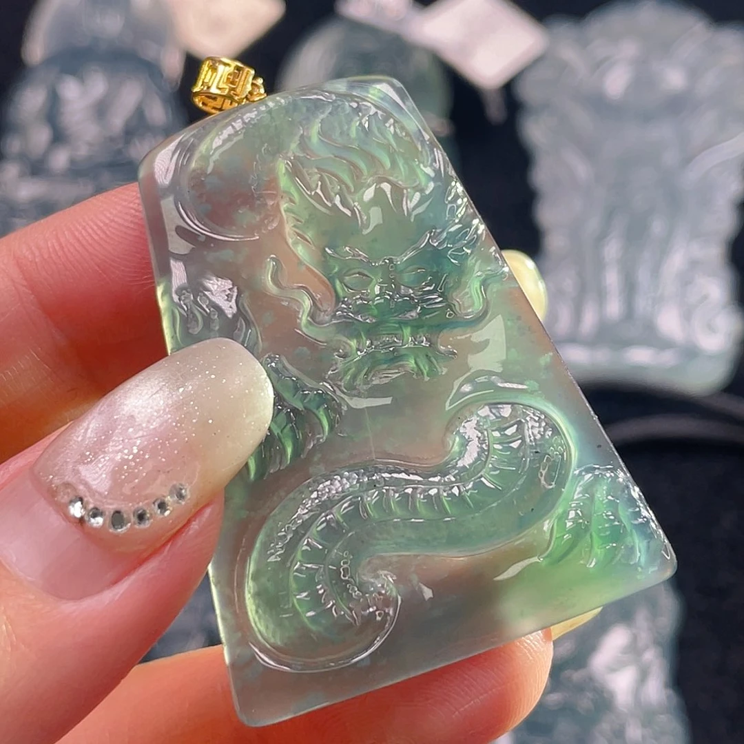 颈饰18K金镶嵌翡翠3，