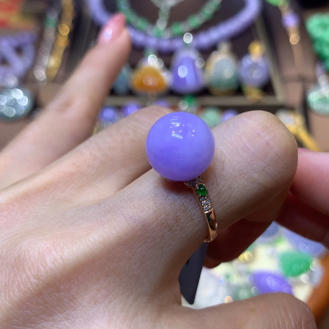 颈饰18K金镶嵌翡翠