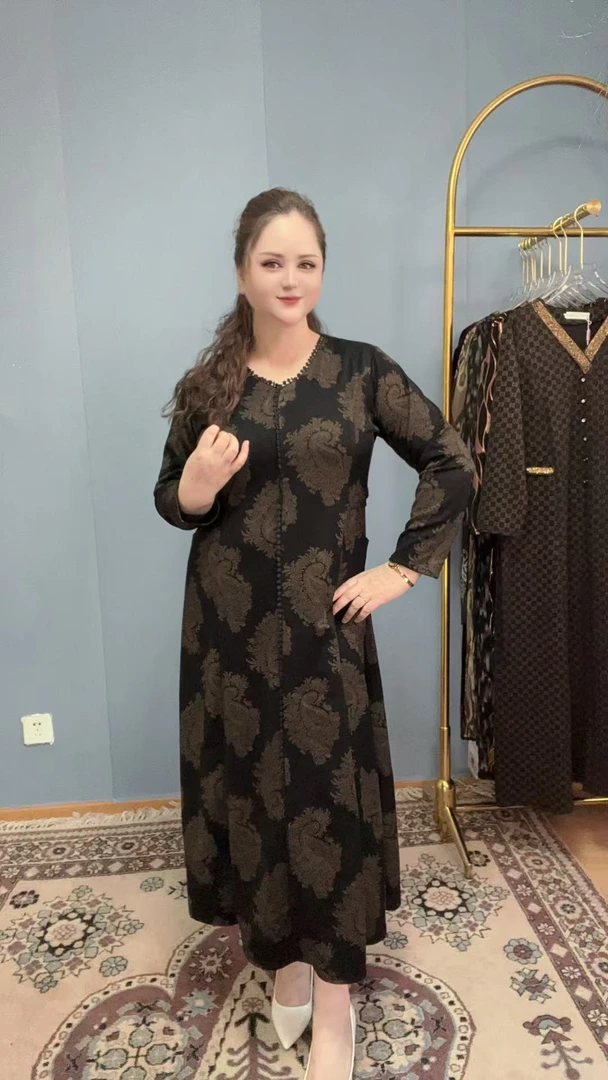 2025年新款巴达木花型长款连衣裙