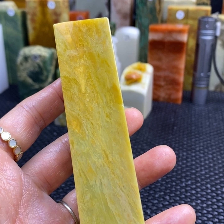 广东石闲***舞青田石印章石
