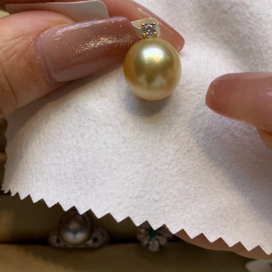 颈饰18K金镶嵌海水珍珠