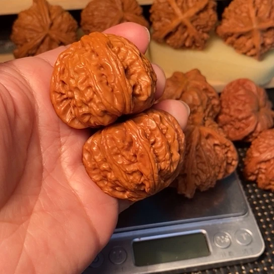 T***m文玩核桃吊坠核桃