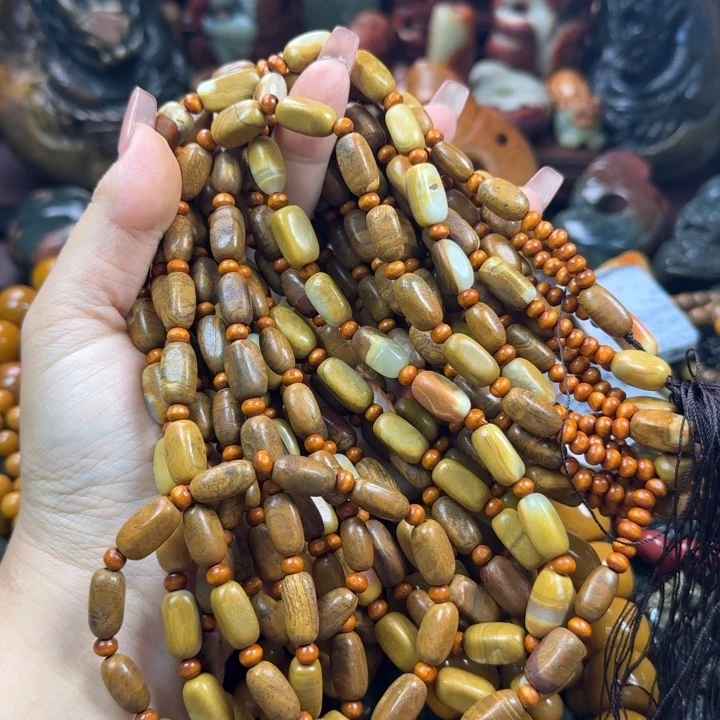 透闪石质玉未镶嵌珠宝奇石