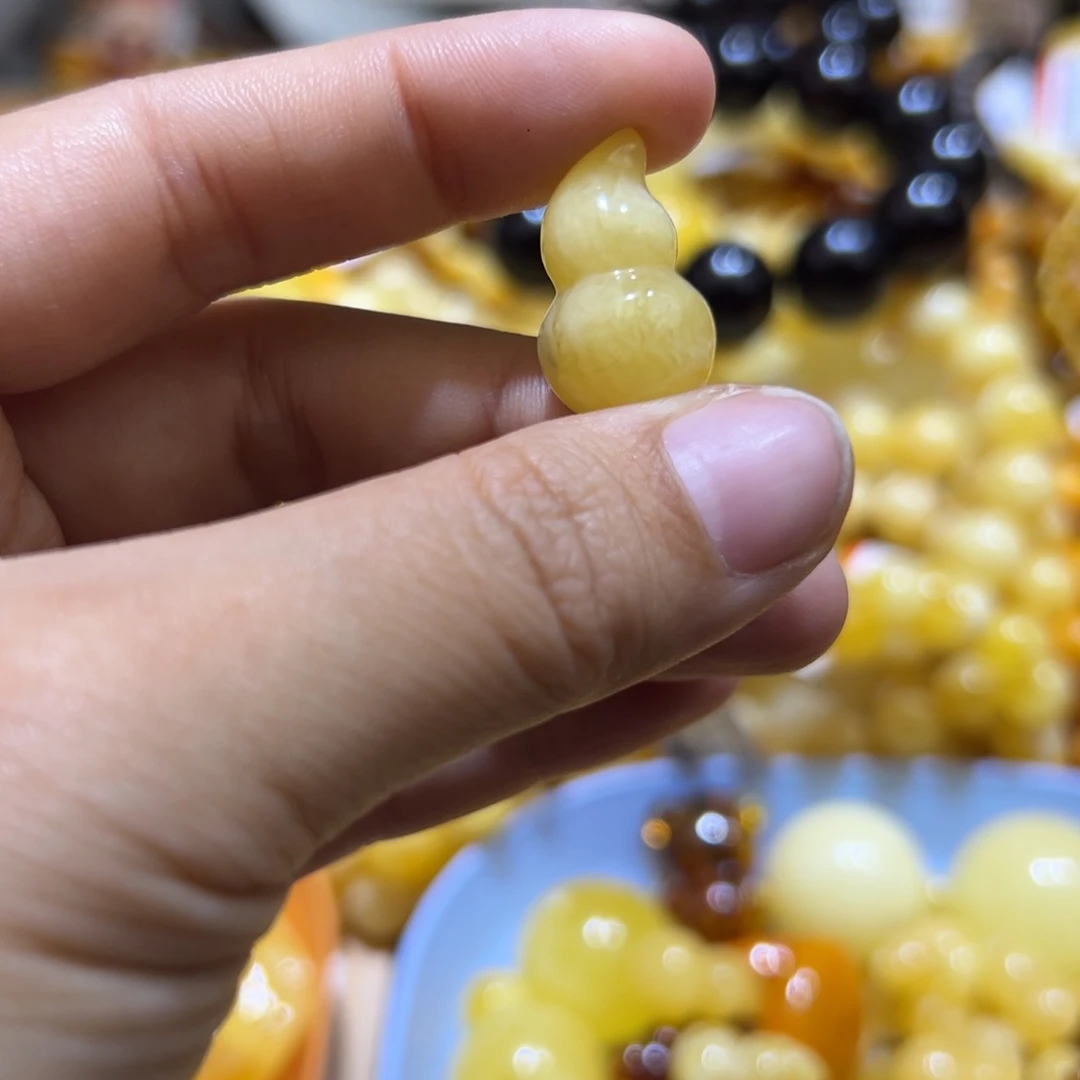 琥珀珠宝奇石未镶嵌