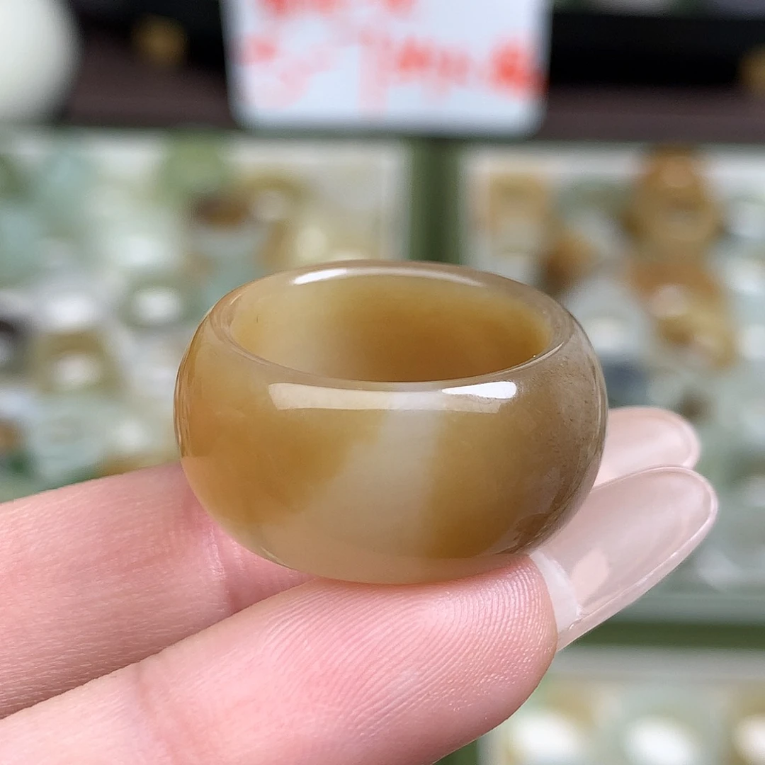 未镶嵌戒指和田玉