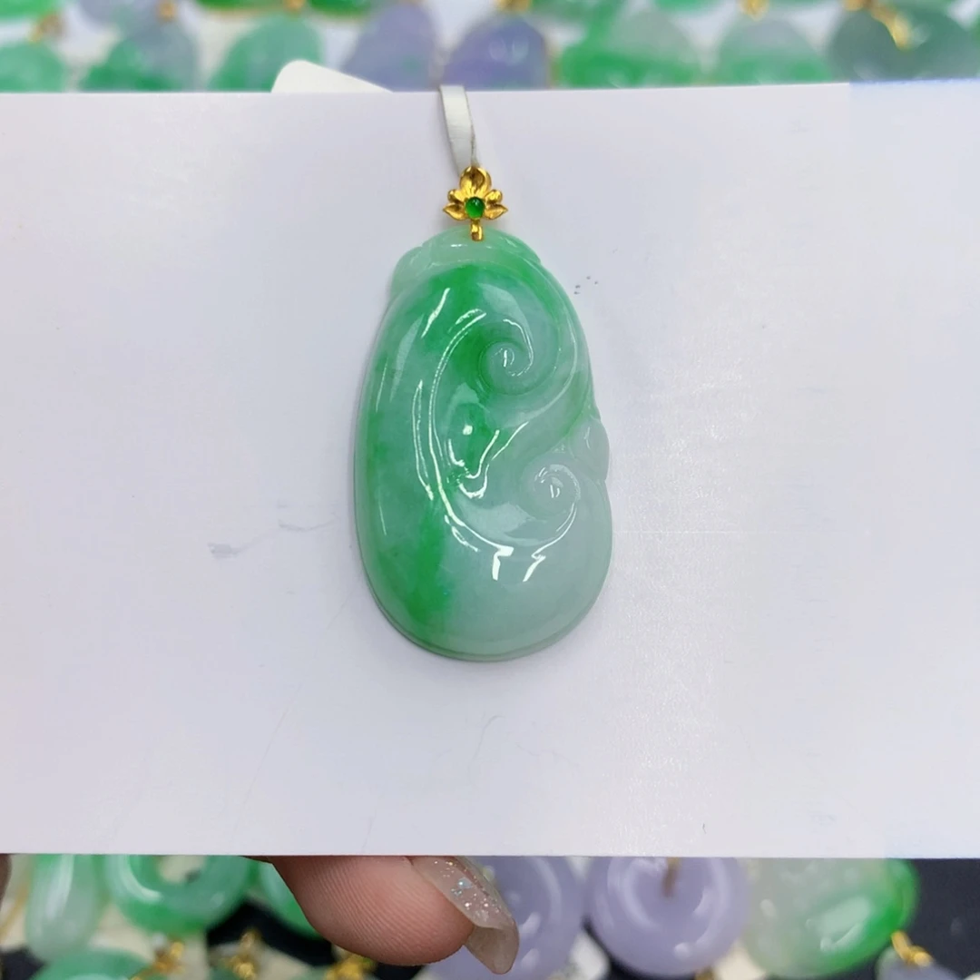 翡翠18K金镶嵌颈饰翡翠