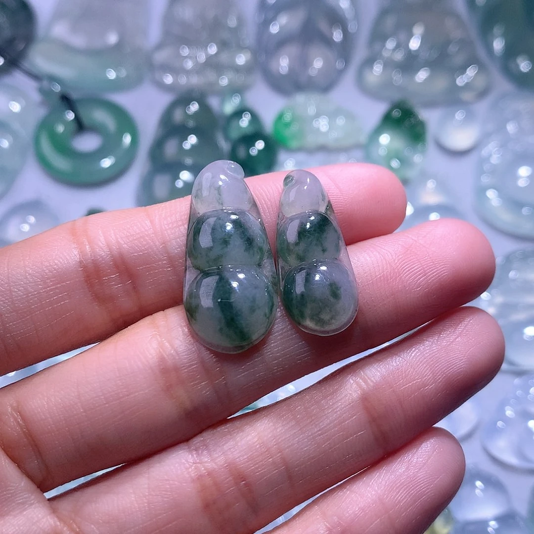 【闪购商品】翡翠颈饰未镶嵌一对