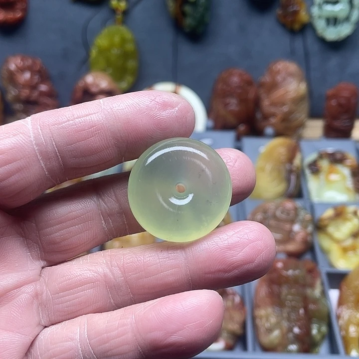 蛇纹石玉未镶嵌挂件