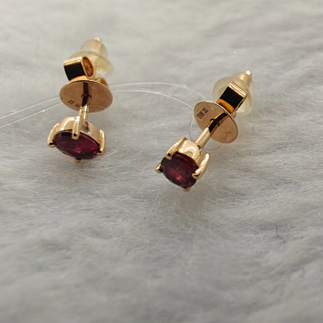 菜百首饰  18K金红宝石耳饰  35号