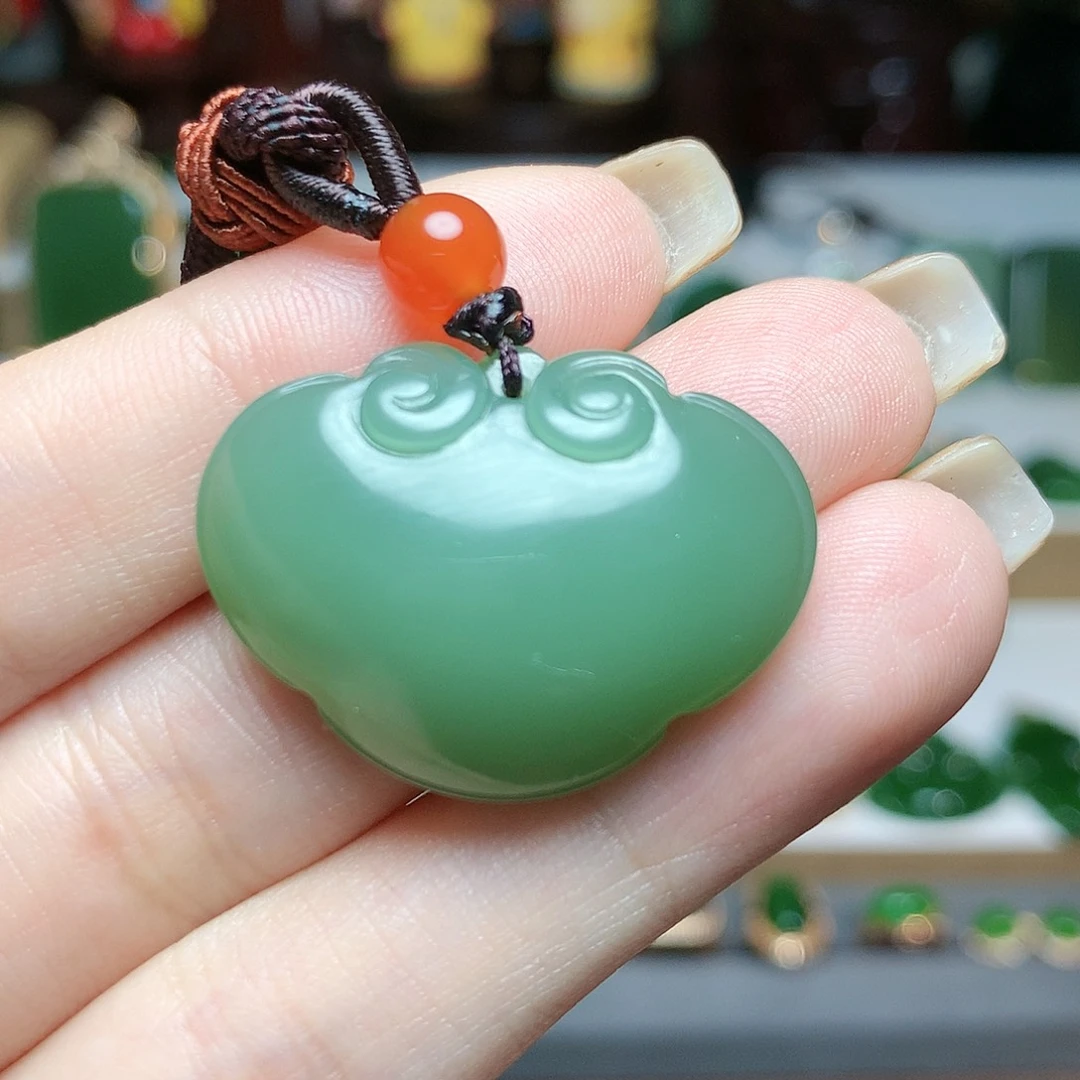 颈饰未镶嵌和田玉（碧玉）