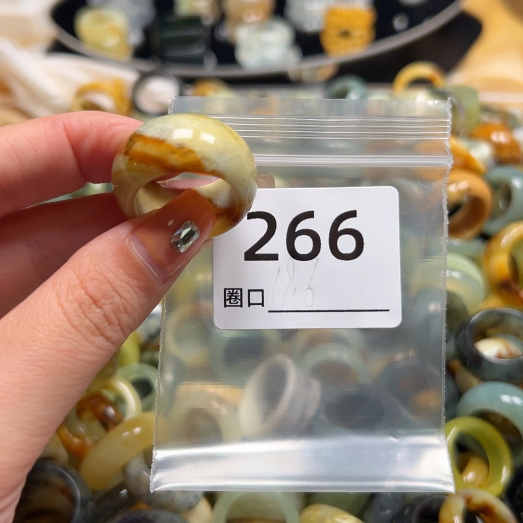 久***安蛇纹石玉未镶嵌戒指