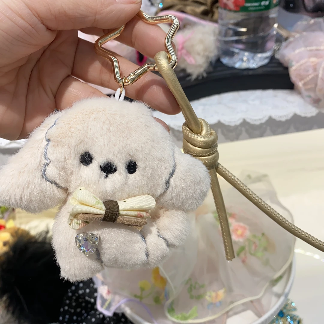 A294前的小狗挂件