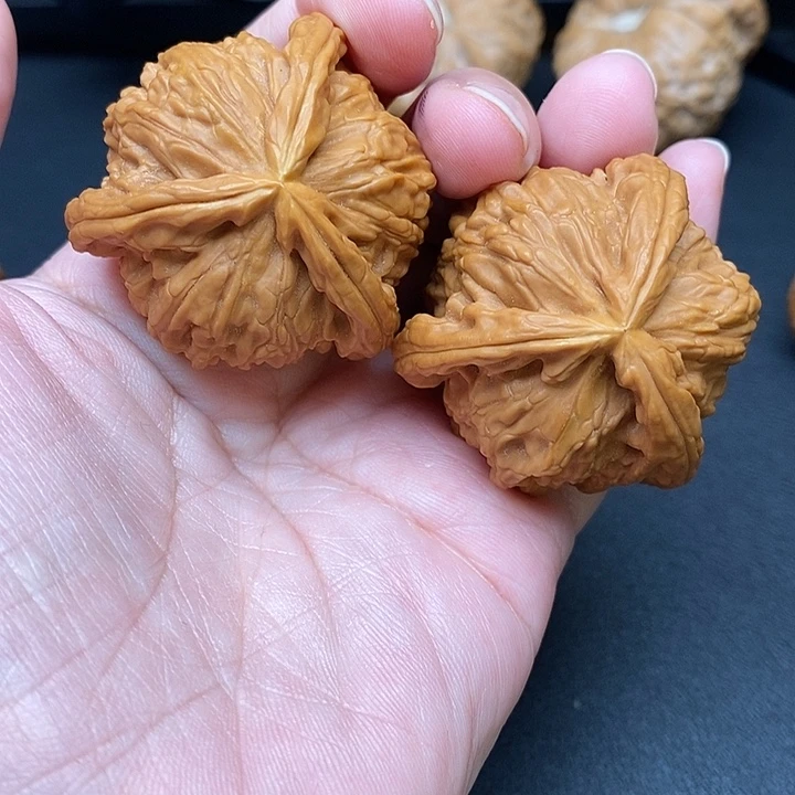 黑***羊文玩核桃把件白奔