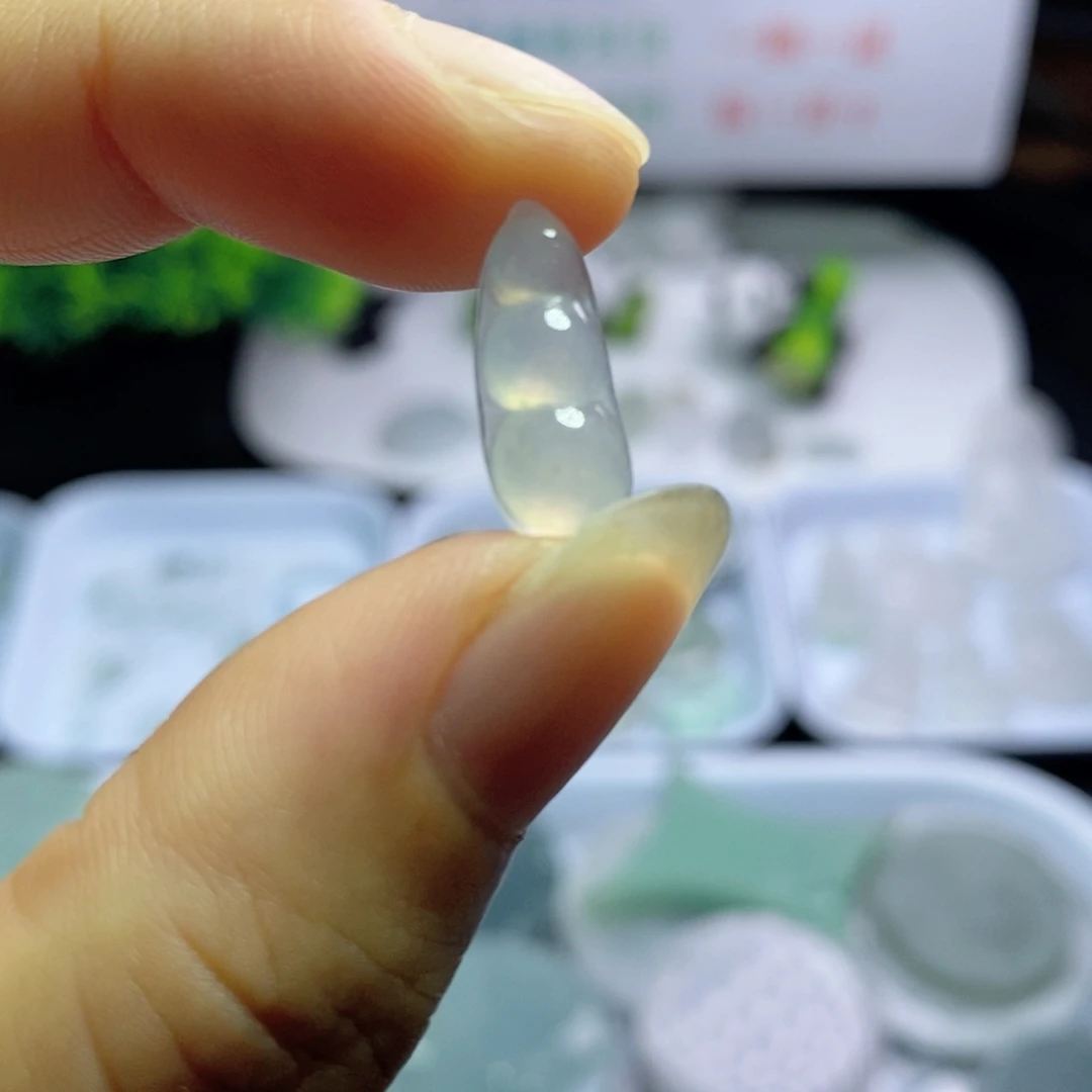 颈饰未镶嵌翡翠三连豆