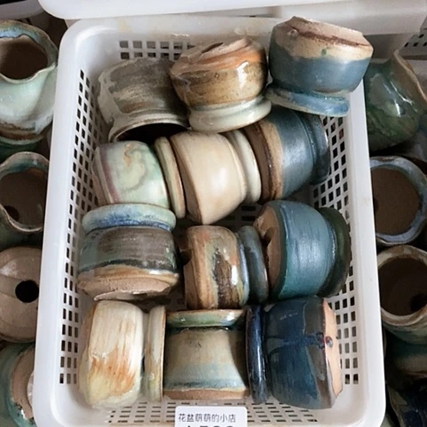 紫砂花盆周*梅599微瑕品口径5到5.5左右