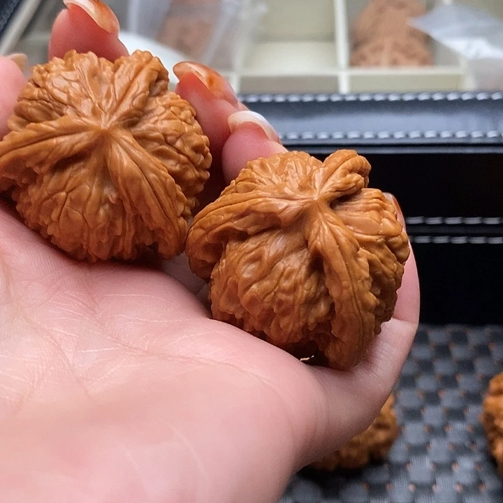 不***·文玩核桃吊坠38尺 白