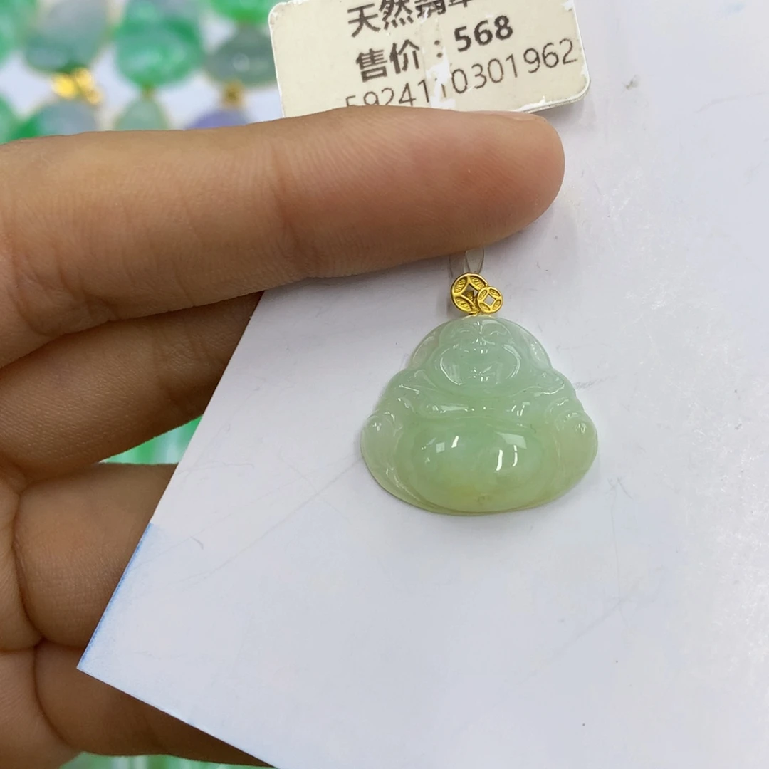 翡翠18K金镶嵌颈饰翡翠