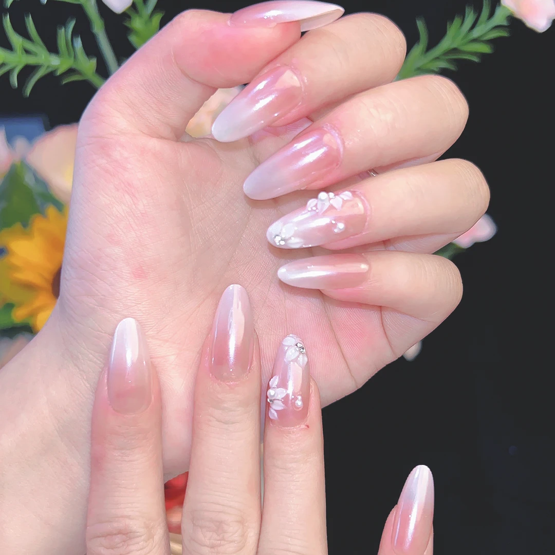 【芙蓉】气质清冷感白色立体雕花海莉月光粉珍珠堆堆钻纯手工穿戴甲