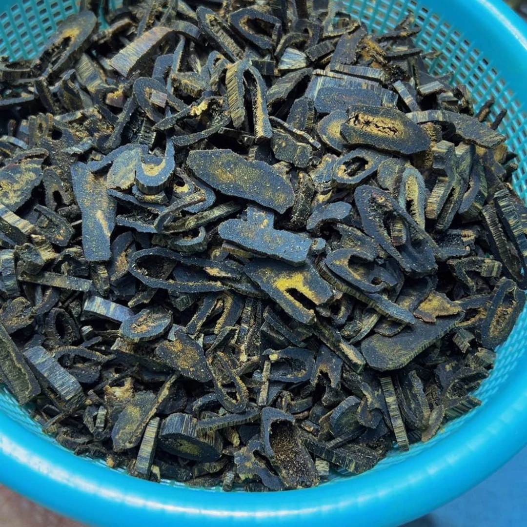 沉香沉香碎屑流油王沉水锯口料100克送焟烛炉一个