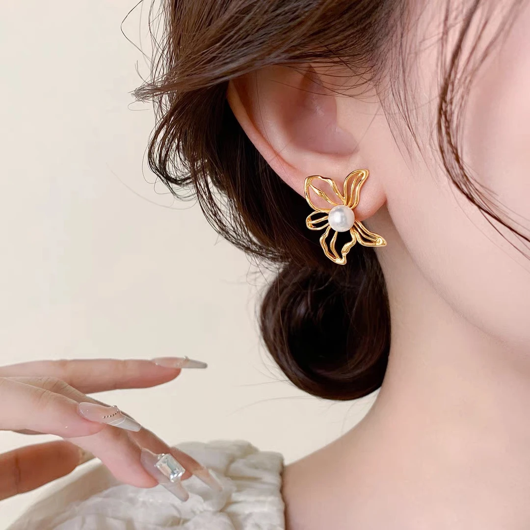 铜合金耳饰 轻奢镂空花朵耳钉女气质设计感耳饰2025新款爆款耳环