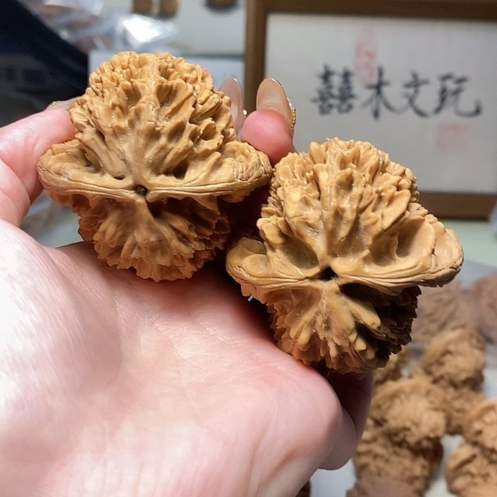 文玩核桃吊坠52大刺
