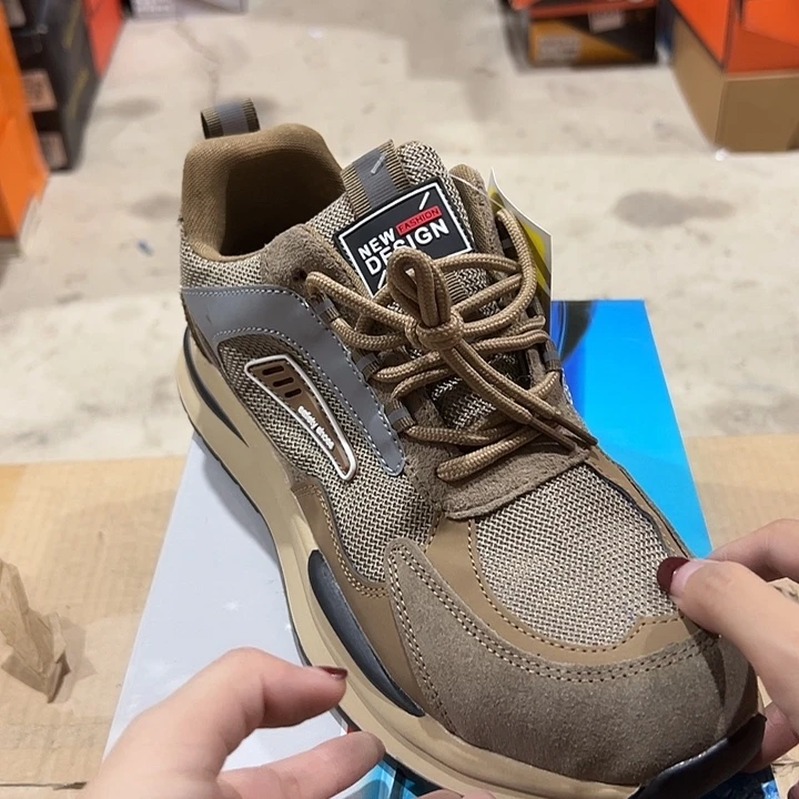 编码。 826号。  43码微瑕防砸防刺劳保鞋