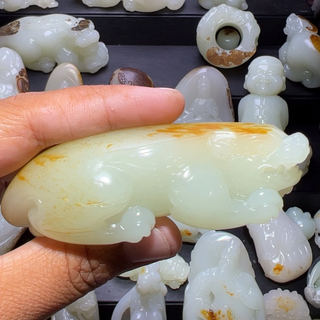 郭***和田玉未镶嵌颈饰
