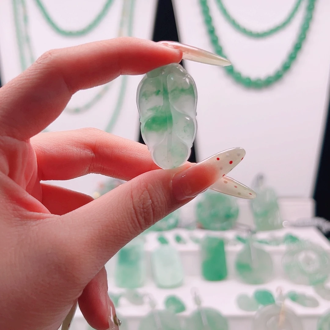 石英质玉（非洲翠）未镶嵌吊坠(不含链)