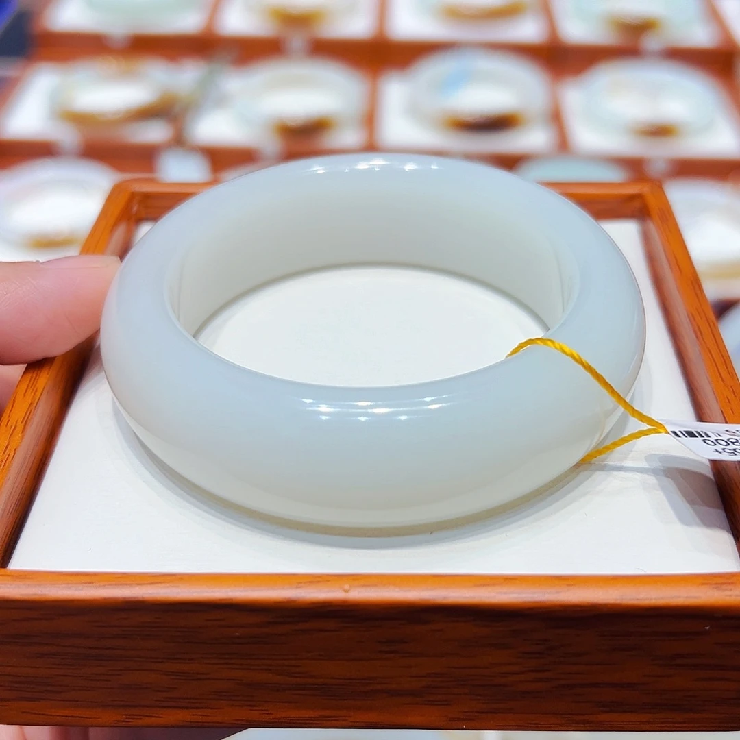 未镶嵌手镯和田玉羊脂白5556