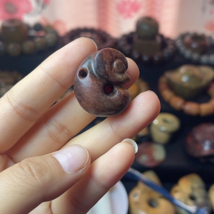 颈饰未镶嵌岫岩河磨玉（透闪石质玉）