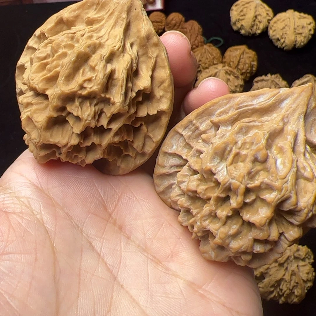 文玩核桃把件秦岭野生文玩核桃