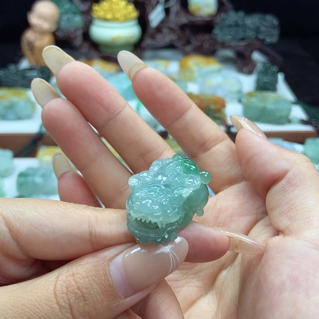 打****翡翠未镶嵌颈饰含珠如意貔貅