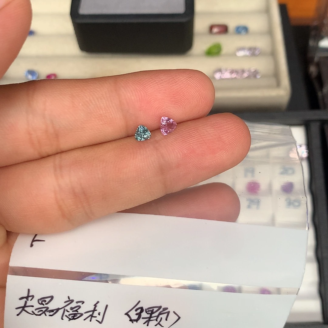 未镶嵌尖晶石珠宝奇石伯**弦