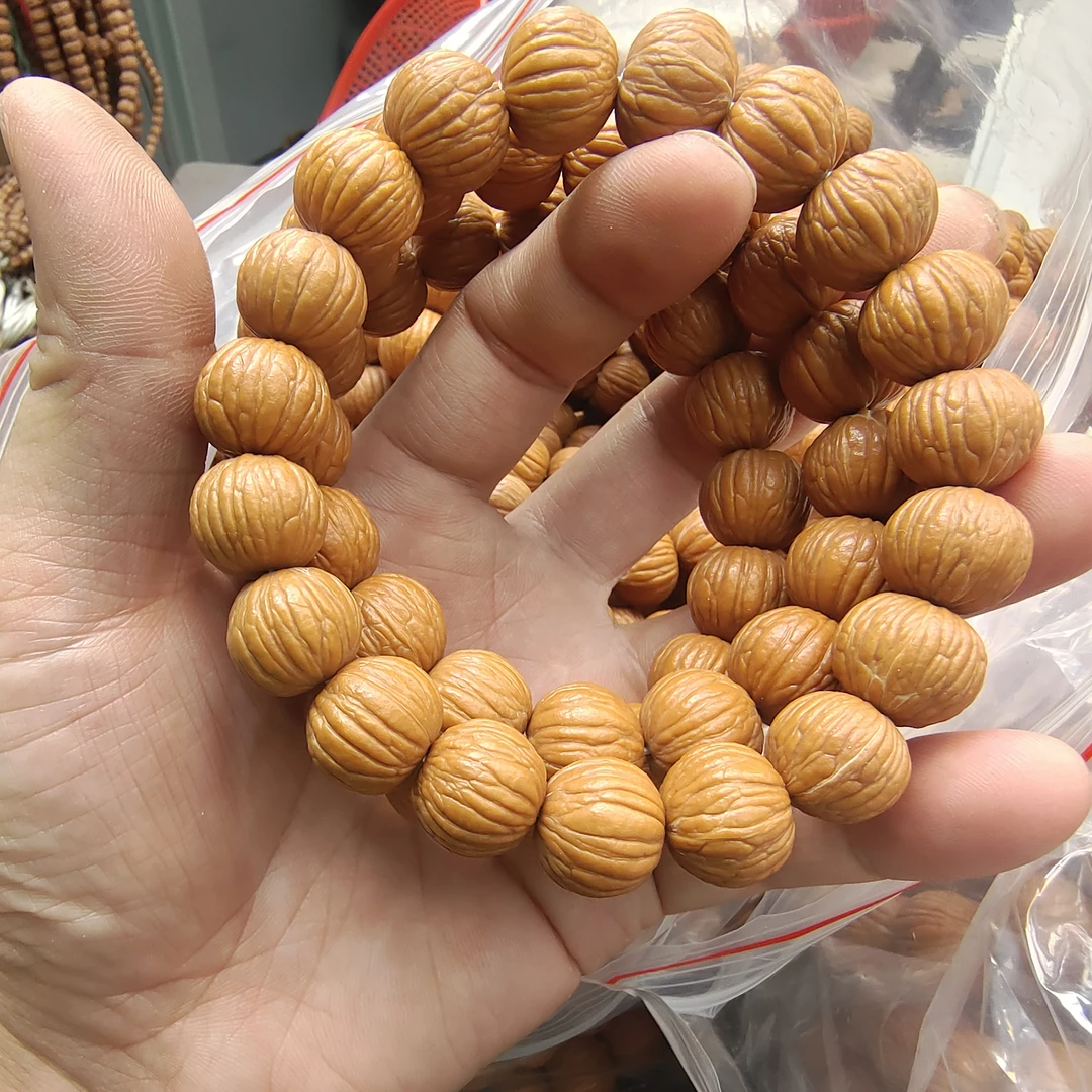 河南原产地纯种美国黑核桃树种植，土豪猴头核桃，原皮白茬，