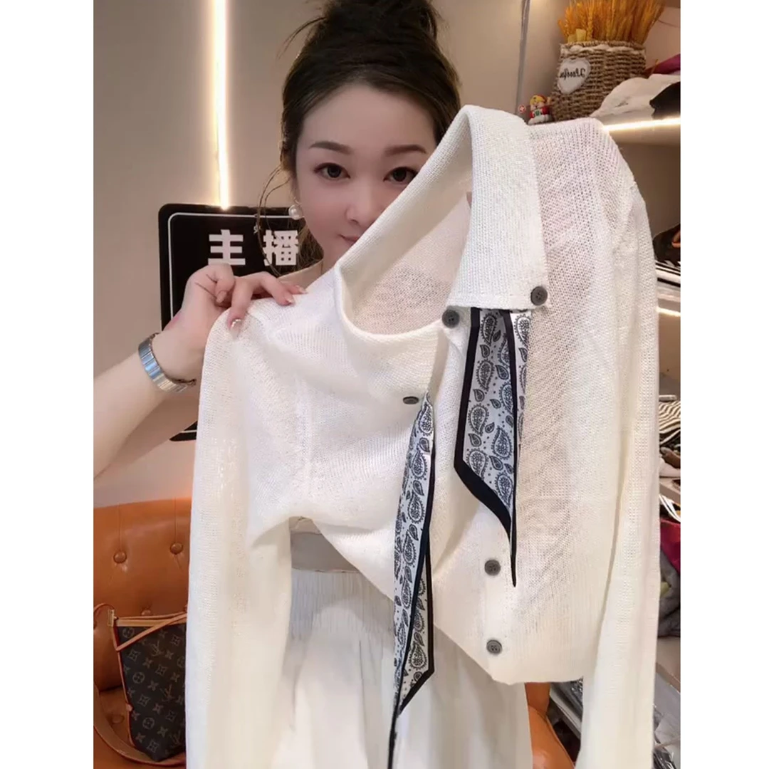 欧货高级感时髦白色翻领长袖针织衫新款设计感丝巾领带上衣2025秋