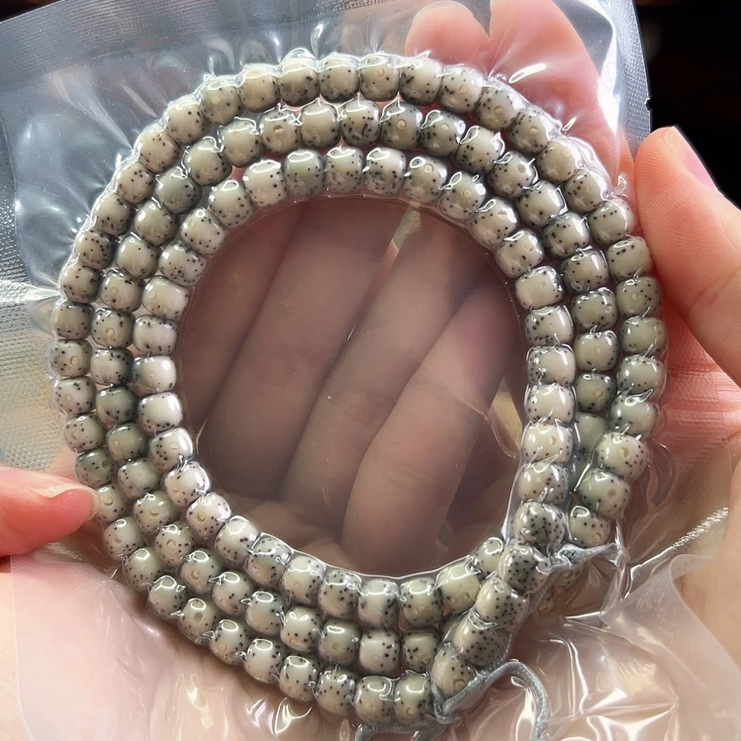 手串星月菩提Fqh8*7玉化料通体留白 颗粒散星