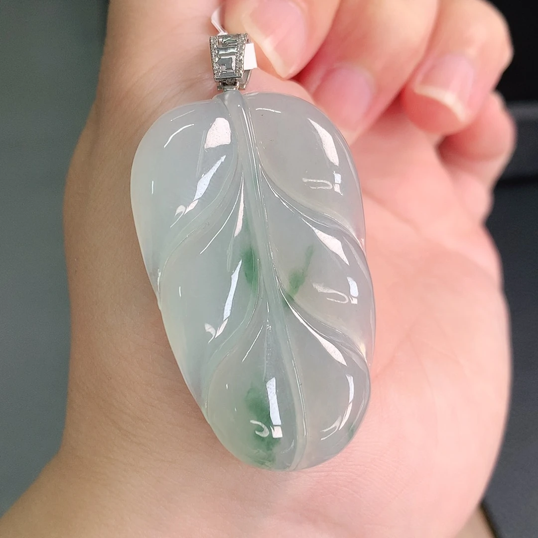 翡翠18K金镶嵌颈饰冰晴飘绿大叶子45-27-5.6