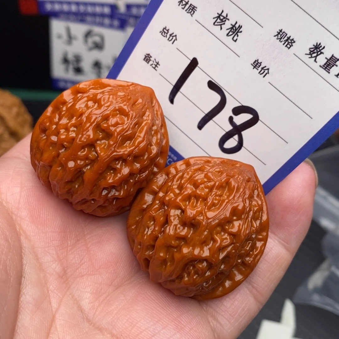 桃核把件金牛34mom