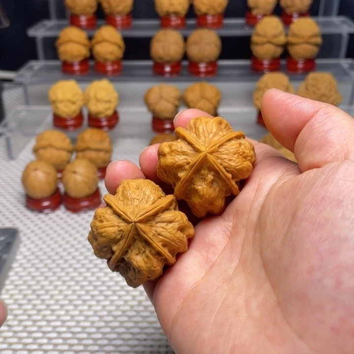 文玩核桃把件21金尊四棱