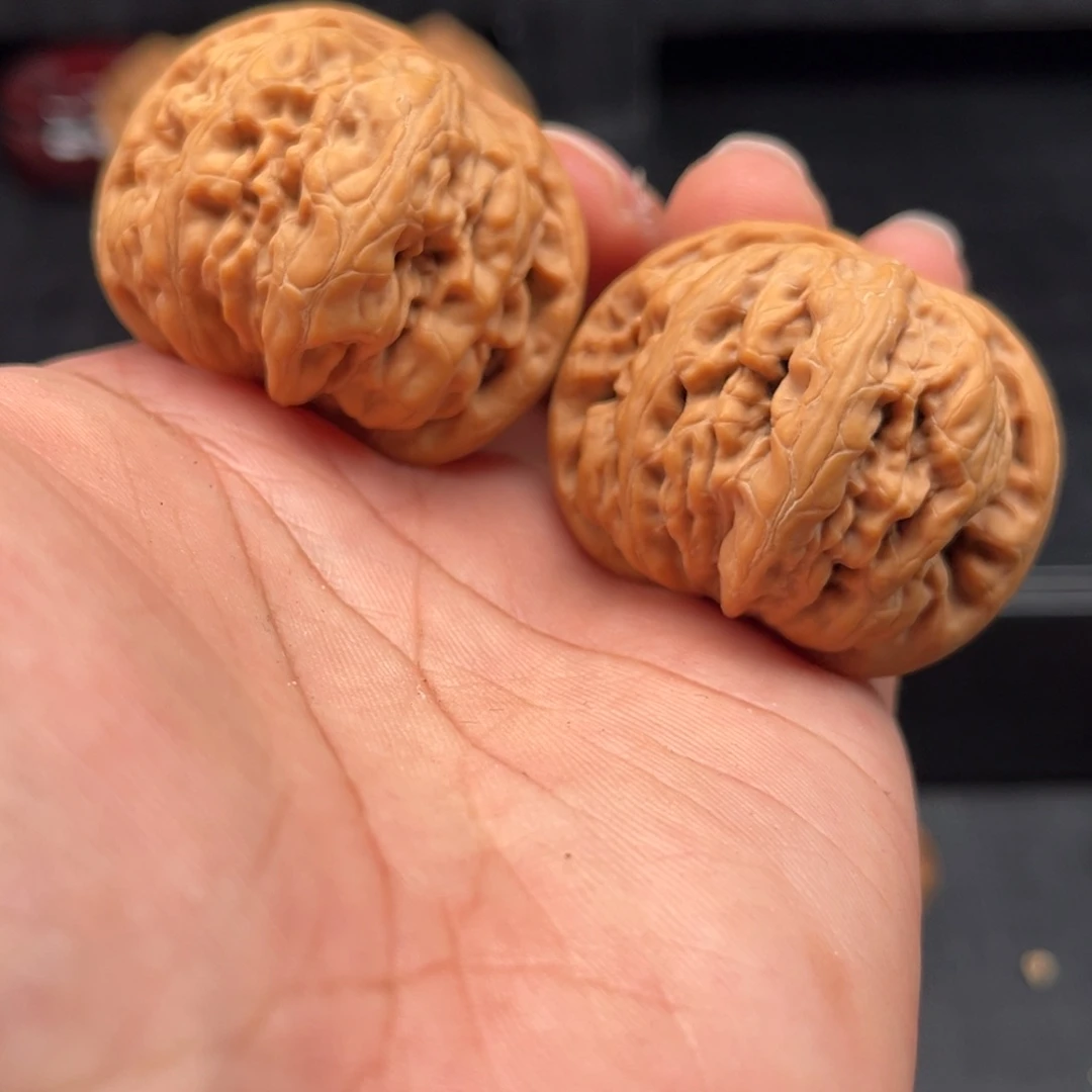 文玩核桃吊坠平谷九龙