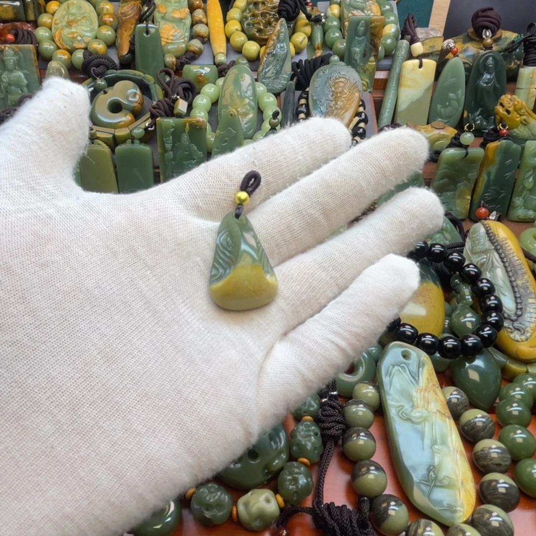 岫岩河磨玉（透闪石质玉）未镶嵌颈饰