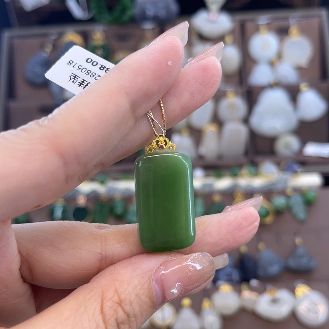 和田玉吊坠18K金镶嵌