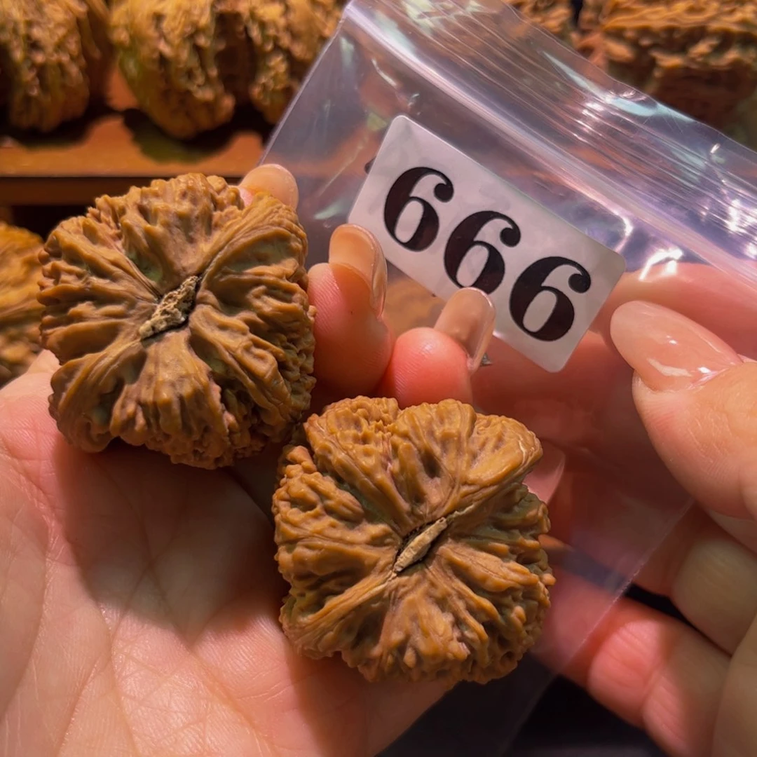 吊坠文玩核桃三角将41