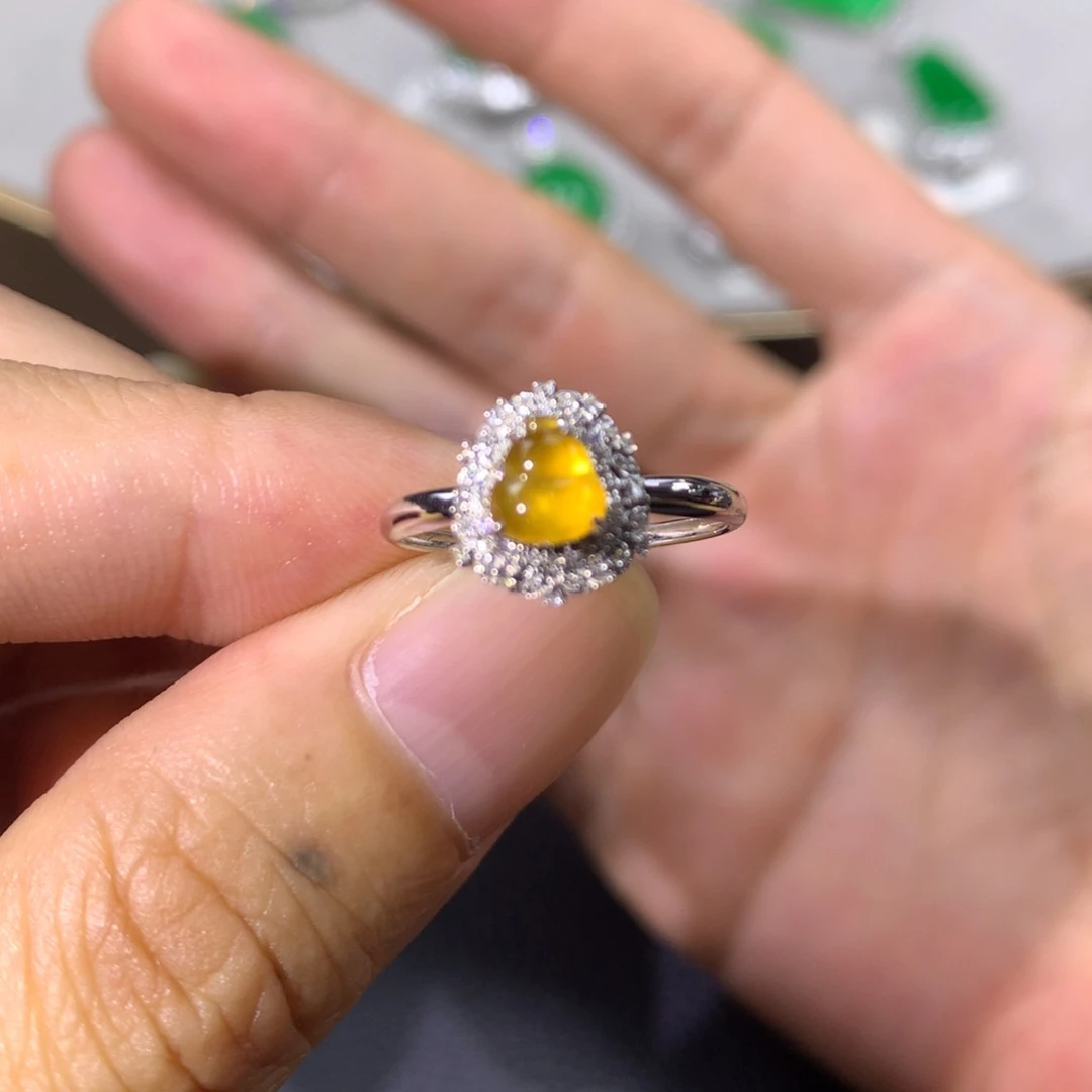 翡翠戒指18K金镶嵌翡翠