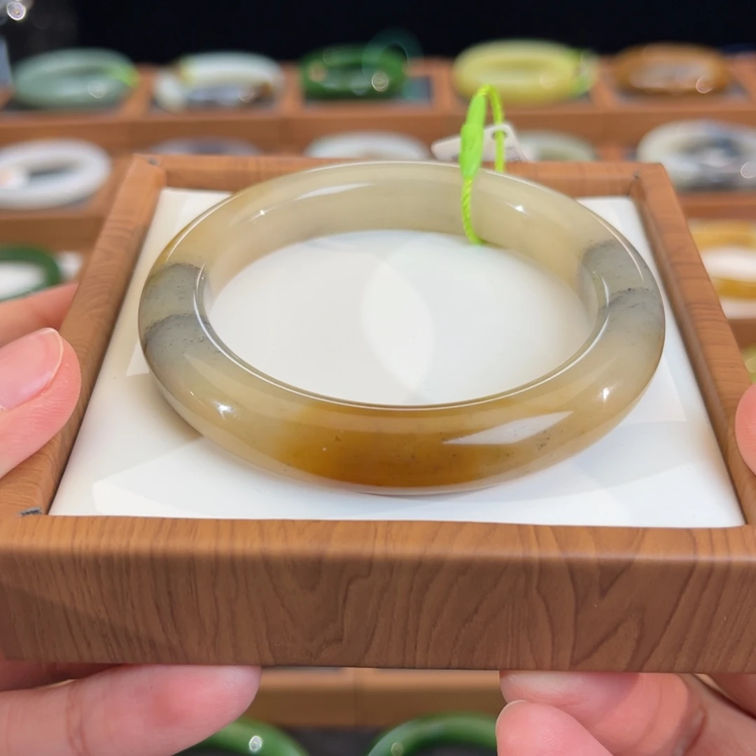 和田玉未镶嵌手镯5556